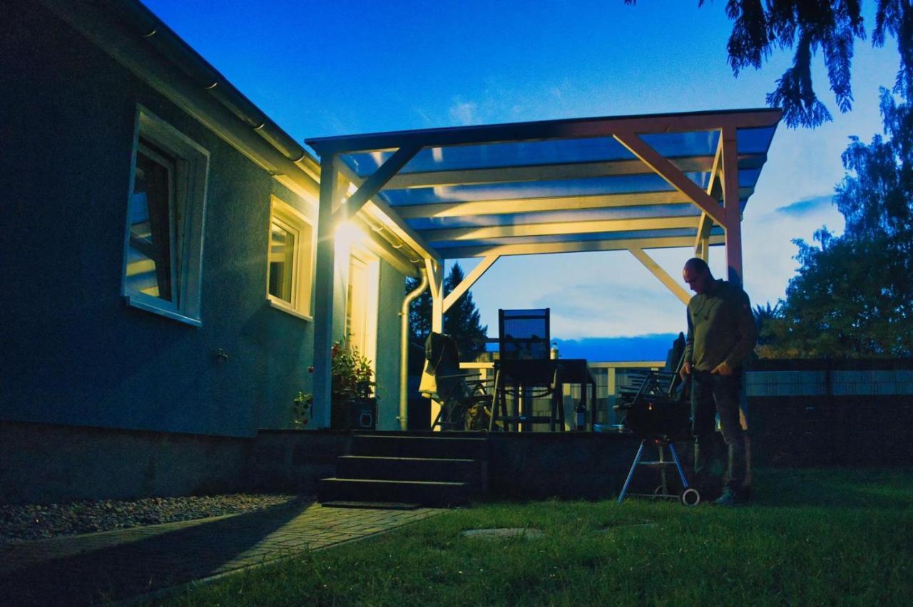 gemütliches Ferienhaus am See I überdachte Terrasse I 2 SZ I Strand fussläufig Joachimsthal Exterior foto